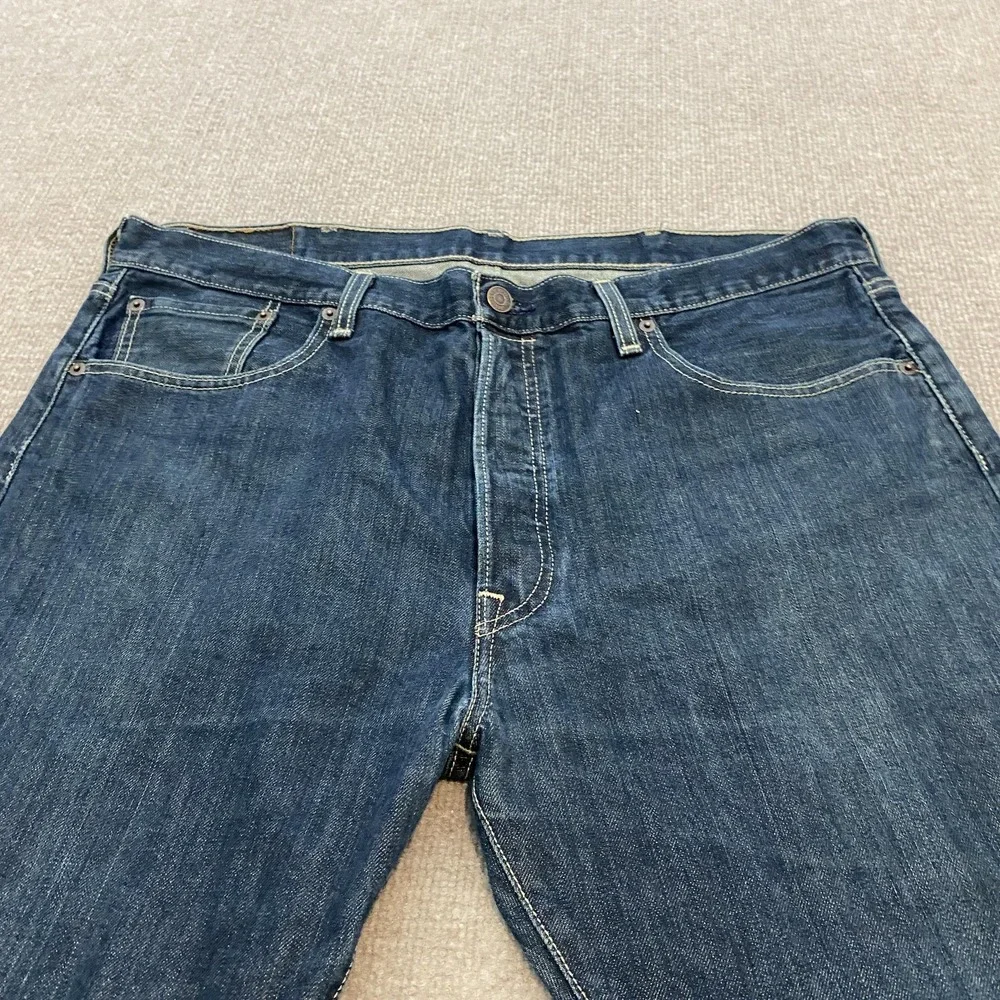 Levis 501 Jeans Mens 38x32 Blue Medium Wash Straight Leg 100% Cotton Denim Pants